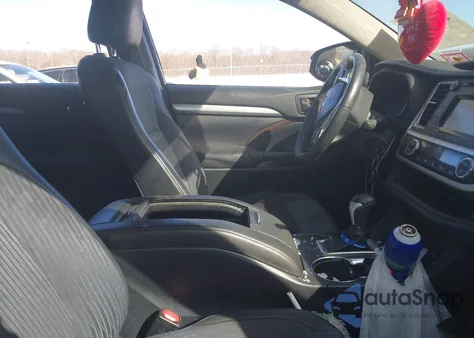 2015 Toyota Highlander Le Plus V6 z USA, uszkodzony, nr VIN 5TDBKRFH5FS099800